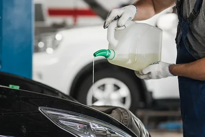 Fehlt Ihren Industrie- und Automobil-Schmierstoffen das Geheimnis für Höchstleistungen?